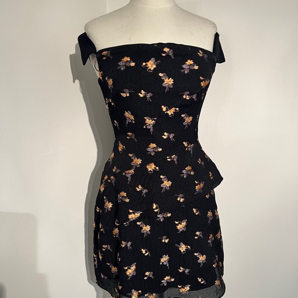 Roland Mouret A-Line Dress Black
Floral Print, Size 6 - Picture 2 of 6